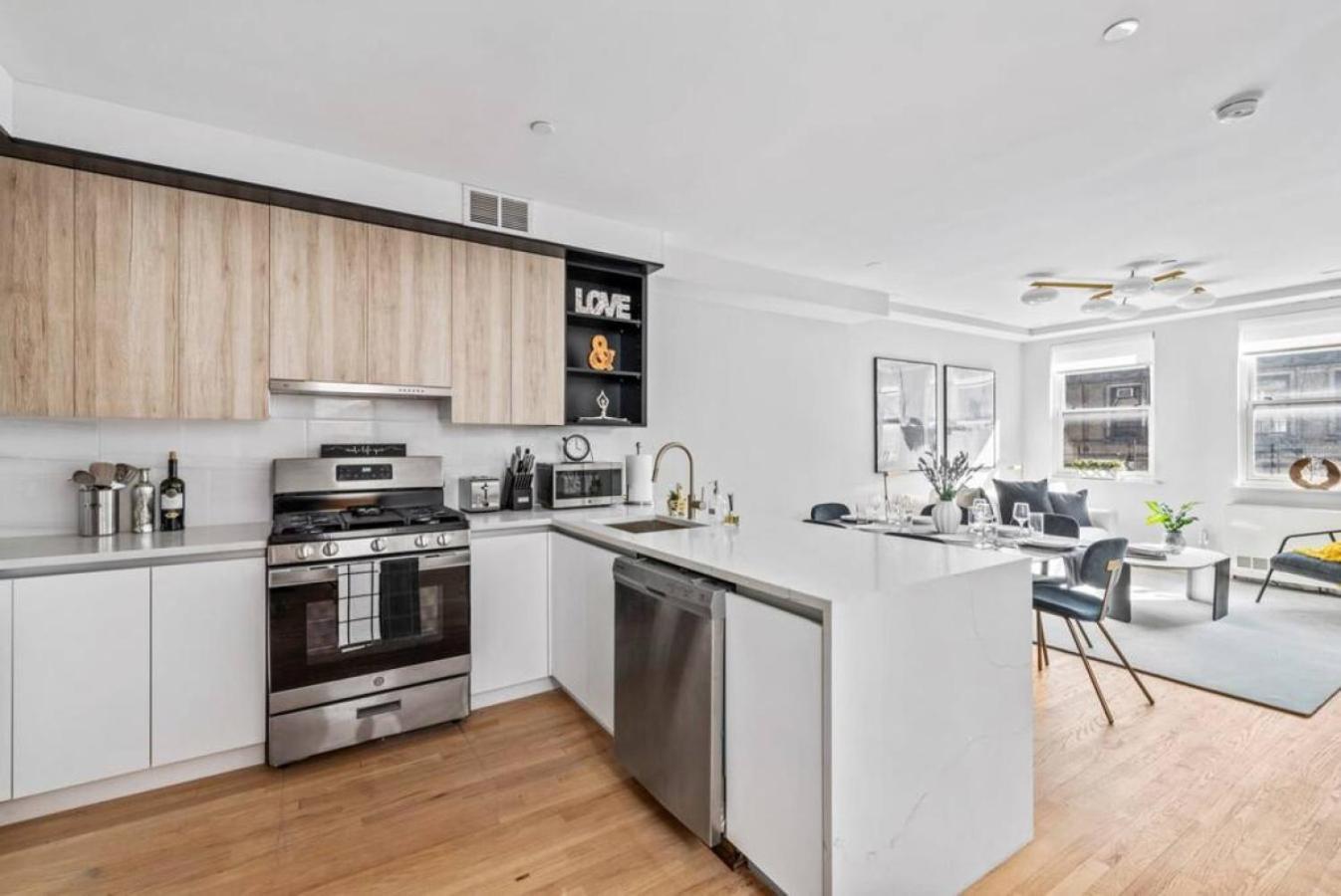 3br Penthouse With Massive Private Rooftop *