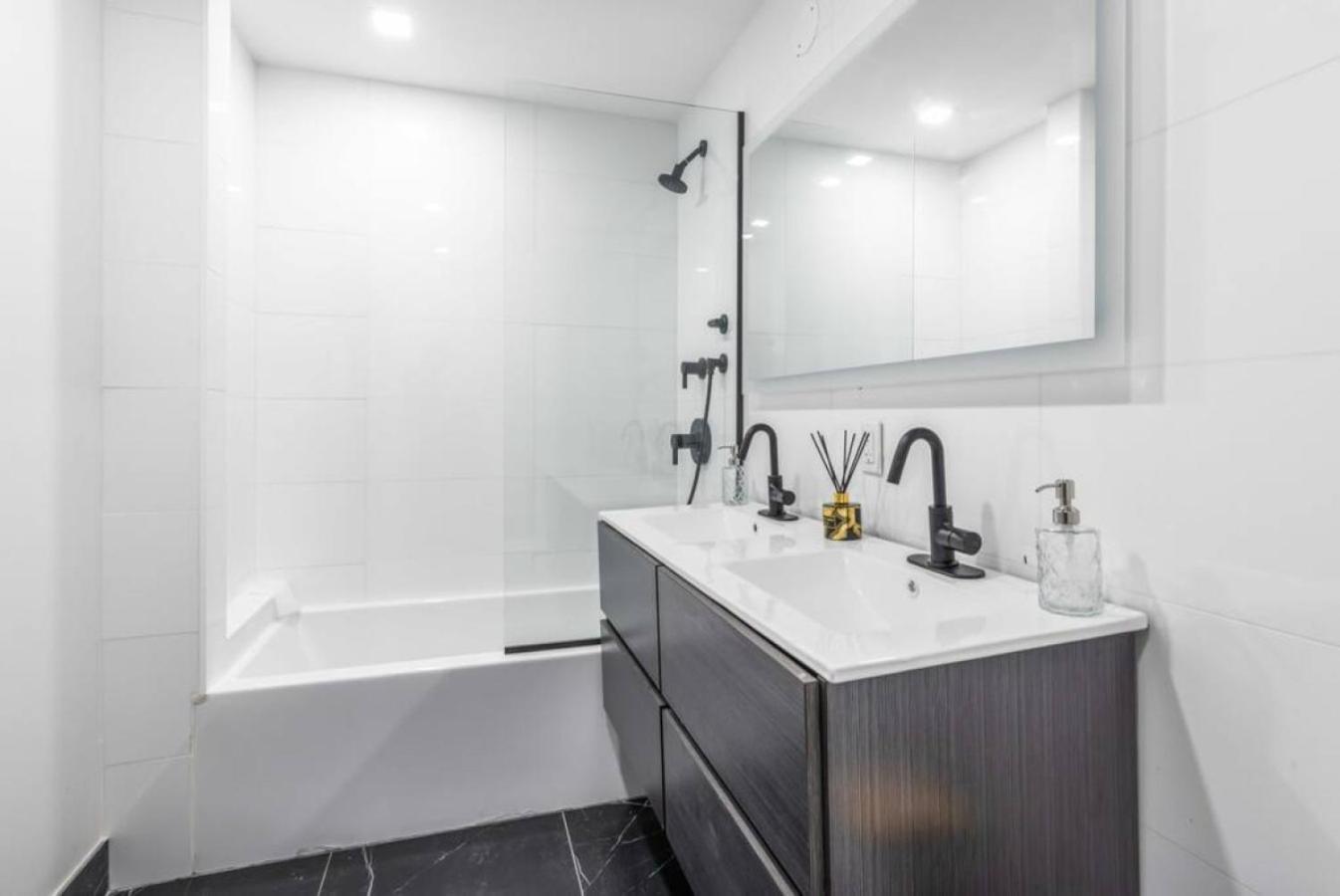 3br Penthouse With Massive Private Rooftop * New York