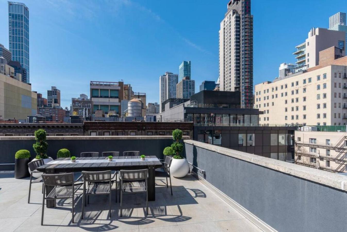 Apartment 3br Penthouse With Massive Private Rooftop *