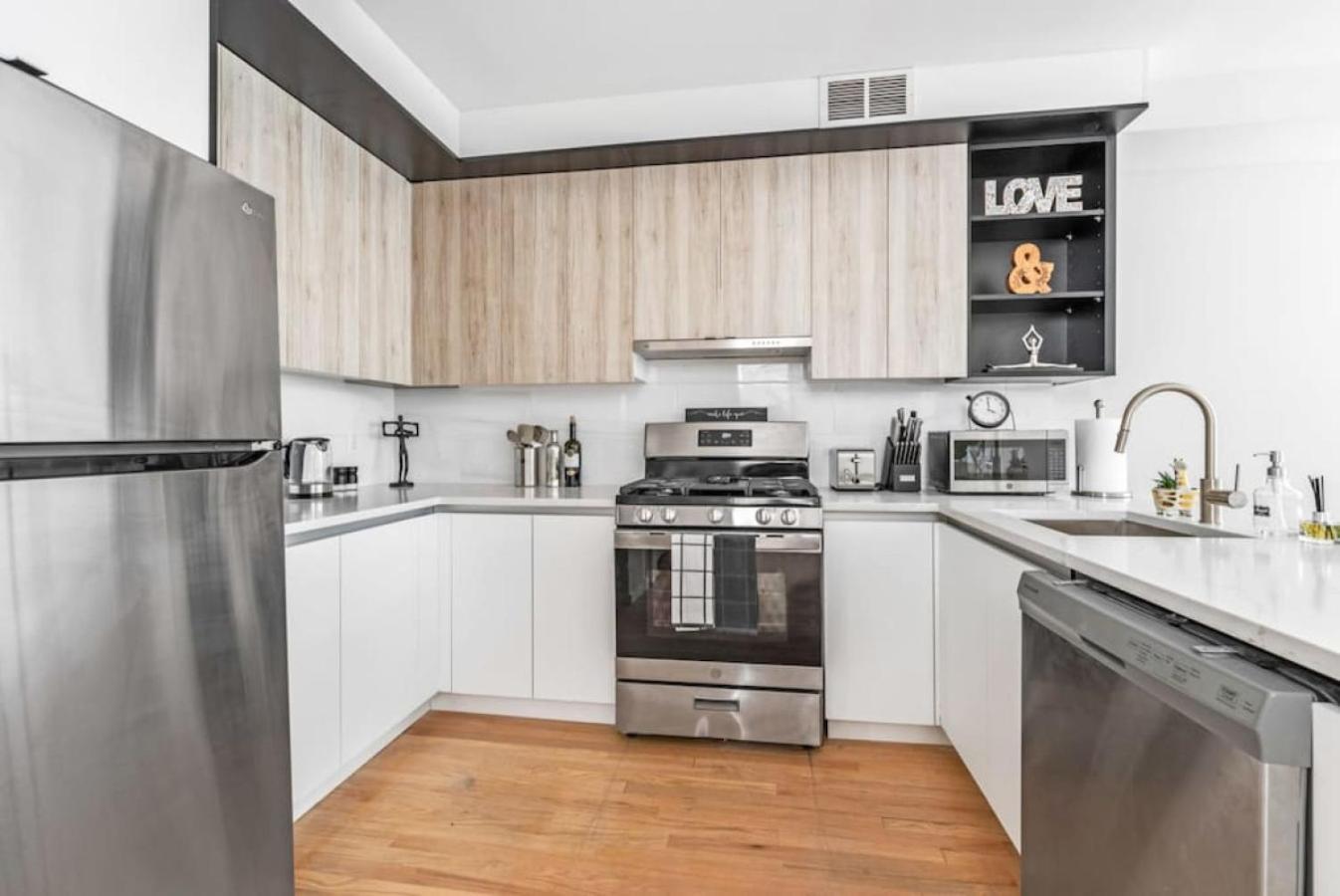 3br Penthouse With Massive Private Rooftop * New York