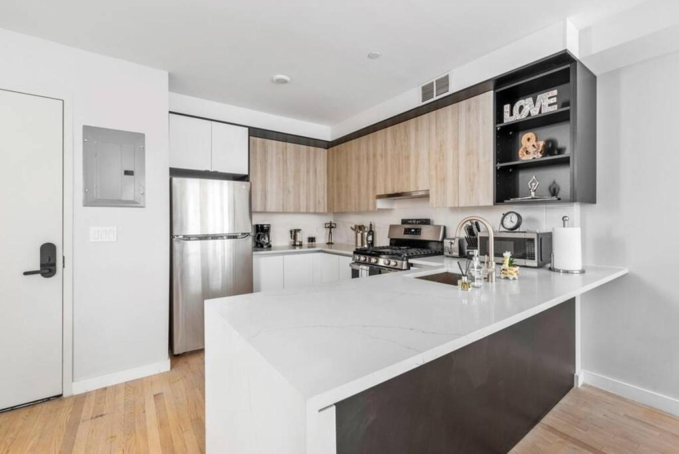 3br Penthouse With Massive Private Rooftop Apartment
