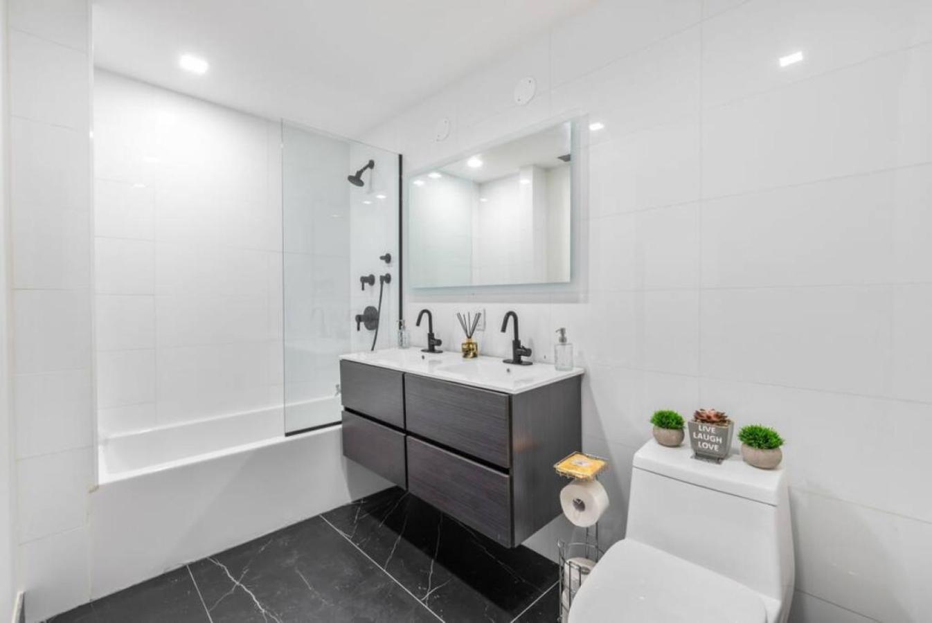 3br Penthouse With Massive Private Rooftop *